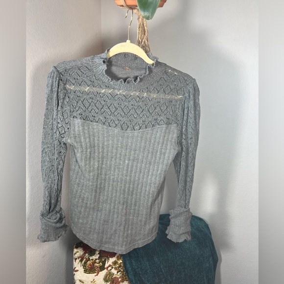 Gorgeous Grey Knitted Blouse - Picture 3 of 11